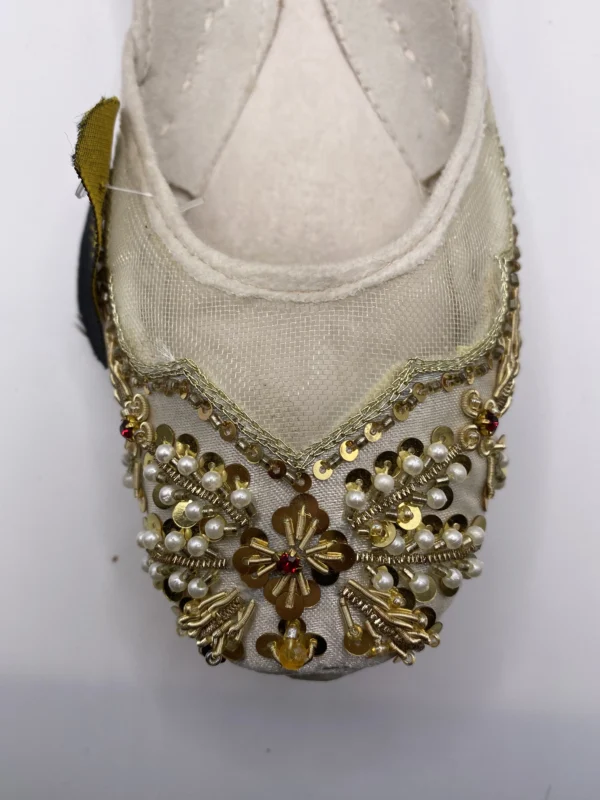 Off White Embroider Khussa - 9396 - Image 3