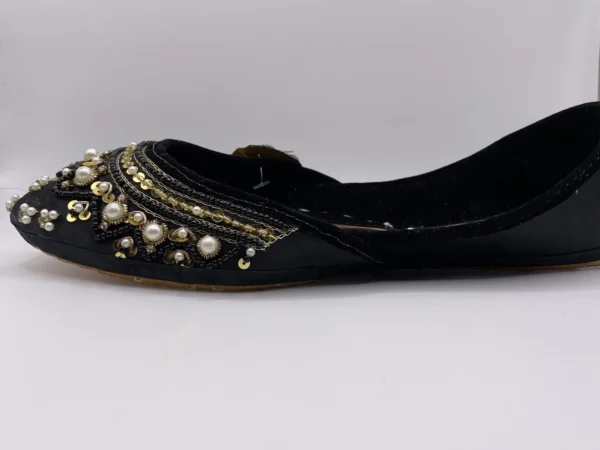 Black White Embroider Khussa - 9380 - Image 4