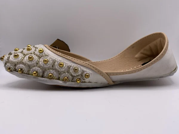 Off White  Embroider Khussa - 9411 - Image 4